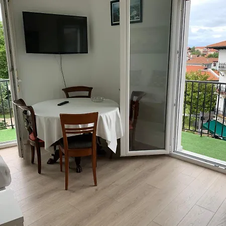 Apartamento ático En Esquina Rodeado De Terrazas Todo Exterior