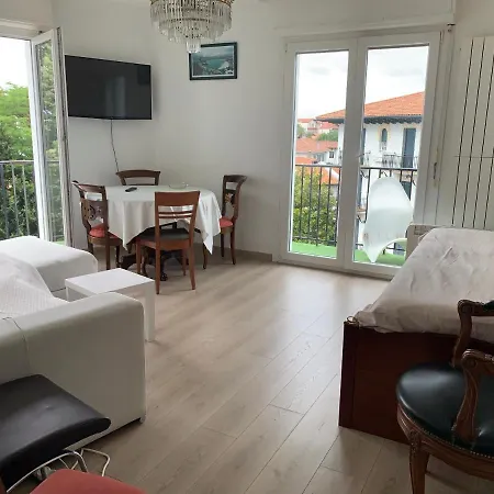 Apartment Atico En Esquina Rodeado De Terrazas Todo Exterior