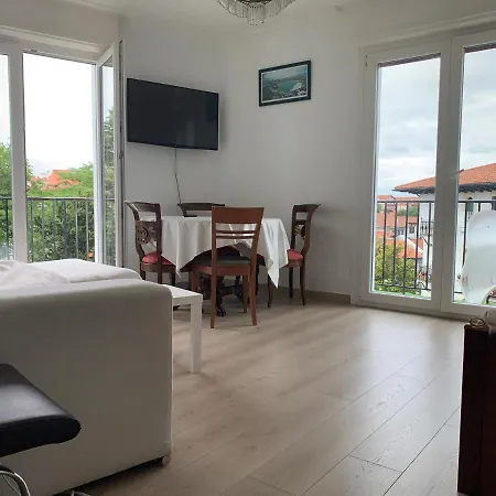Atico En Esquina Rodeado De Terrazas Todo Exterior Apartment Hendaye