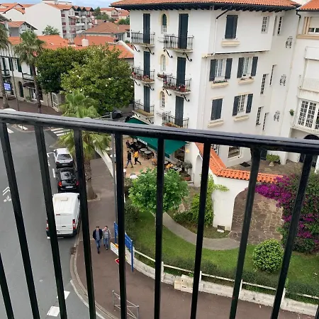 Atico En Esquina Rodeado De Terrazas Todo Exterior Hendaye